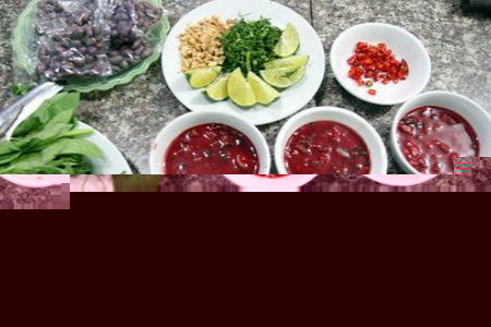 Ngày Tết ăn tiết canh lợn lành cũng dính liên cầu khuẩn, 60-100% đàn lợn tại Việt Nam đang mang mầm bệnh