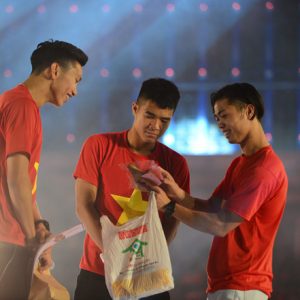 Mỗi cầu thủ U23 Việt Nam nhận hơn 10 triệu đồng tiền thưởng