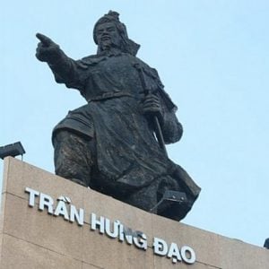 Nhiều người dân Việt Nam phẫn nộ khi chính quyền TP.HCM dời lư hương trước tượng đài Trần Hưng Đạo