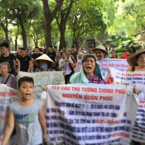 Proteste gegen Landraub und Korruption vor der vietnamesischen Nationalversammlung