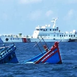 China reports more than 300 Vietnamese fishing vessels invading its waters