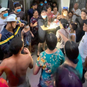 Stuck newborn baby: Residents rescue while police also claim rescue operation