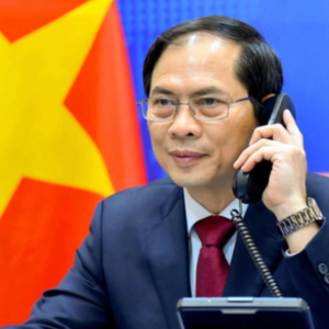 Foreign ministers of Vietnam and China exchange “frankly” about South China Sea issue