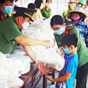 Thế giới nhìn vào cách Việt Nam chống dịch: “Đói khổ là hình ảnh thấy rõ nhất”