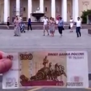 Đồng rúp của Nga mất giá 40% –  Máy ATM trống rỗng