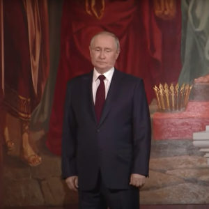 “Không ổn định và mất tập trung,” Putin cắn môi trong lễ phục sinh làm dấy lên tin đồn về bệnh Parkinson