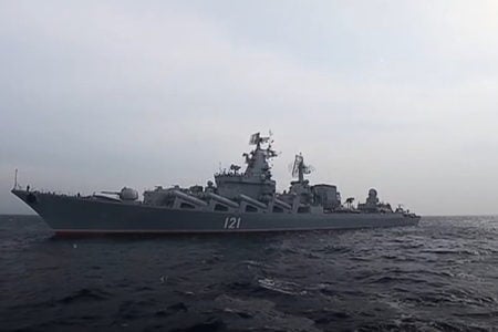 Российский ракетный крейсер «Москва» затонул.