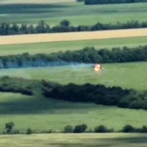 Khoảnh khắc ấn tượng: Máy bay trực thăng bay thấp của Nga bị tên lửa Ukraine cho nổ tung
