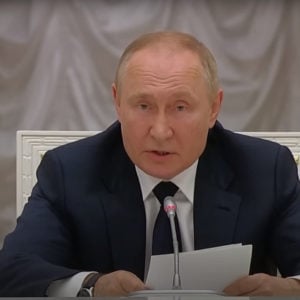 Cập nhật cuộc chiến tranh Ukraine-Nga: Quái vật loạn trí Vladimir Putin thách thức phương Tây & đe dọa sự tồn tại của nhân loại