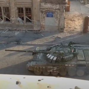 Putin bị Bộ Quốc phòng Anh quốc chế giễu vì đã triển khai xe tăng “được thiết kế để trở thành xe đầu kéo” với “chỉ một khẩu súng máy để bảo vệ”