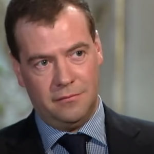 Đồng minh hàng đầu của Putin, Medvedev cảnh báo Nga có thể sử dụng vũ khí hạt nhân trên chiến trường trong nỗ lực tuyệt vọng để bám trụ ở Ukraine