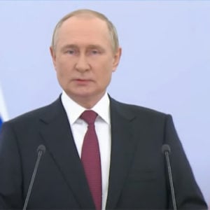 Putin đối mặt với việc bị buộc phải rời chức vụ trong vòng ba tháng bất chấp bài phát biểu đe dọa vũ khí hạt nhân của ông, cựu Thủ tướng của bạo chúa nói