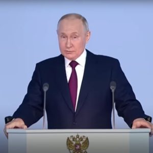 Putin cảnh báo về ‘chiến tranh toàn cầu & tạo ra mối đe dọa hạt nhân được che đậy trong bài phát biểu loạn trí
