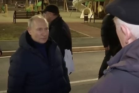 Bạo chúa Nga thăm Mariupol khi Ukraine chỉ trích; “tội phạm luôn quay lại hiện trường vụ án”