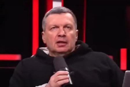 Đồng minh của Putin đe dọa “tấn công hạt nhân ngay lập tức” vào bất kỳ quốc gia nào cố gắng bắt giữ hắn