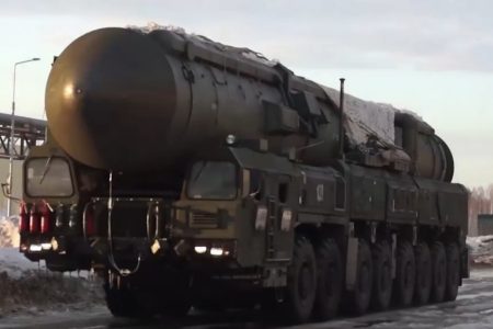 3.000 quân tinh nhuệ của Putin tiến hành các cuộc tập trận hạt nhân thử nghiệm tên lửa Yars khi Điện Kremlin đe dọa các mục tiêu “hợp pháp” của phương Tây