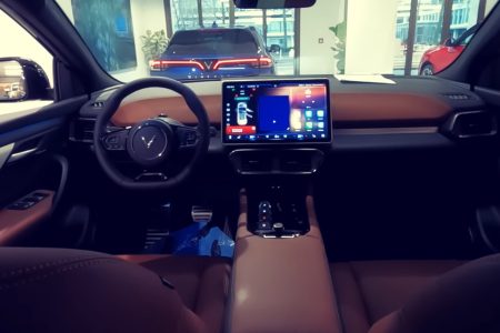 Xe điện VinFast tự bốc cháy trong phòng trưng bày ở Đức