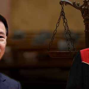Tay trói gà không chặt, Thưởng Chủ tịch “nắn gân” Nguyễn Hòa Bình