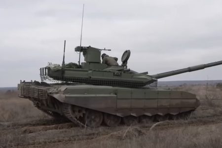 Атака HIMARS на современные Т-90М. Огневой удар якобы уничтожил российскую танковую роту