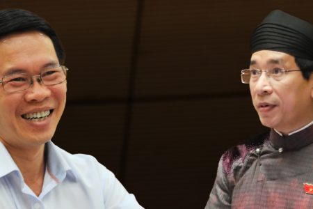 Nói chuyện chuyên môn thì khó, nên đại biểu Quốc hội nói chuyện mặc áo dài