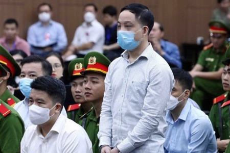越南“营救航班”案审理法庭又如菜市场般讨价还价，严重缺失法律威严！