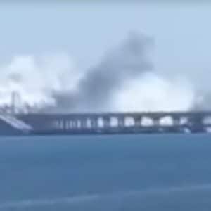 Москва: Ущерб нанесен не был. Крымский мост снова сотрясают взрывы