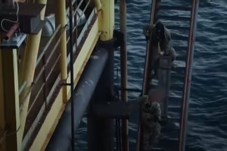 Успех в Черном море  Украина отбивает нефтяные вышки у берегов Крыма
