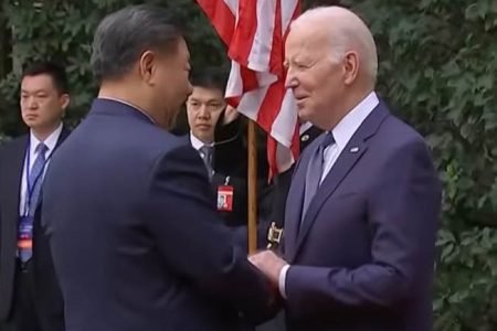 Ông Tập cho Biden xem xe và gửi tín hiệu tới thế giới