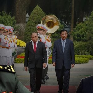 Campuchia đang đối đầu Việt Nam?