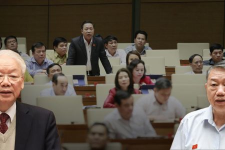 Cho hốt lại những lá đơn mà ông Lưu Bình Nhưỡng đã rải. Tô – Tổng có tật nên giật mình?