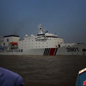 Tàu hải cảnh Trung Quốc lại quây bộ đội ở vùng biển Bãi Tư Chính của VN!