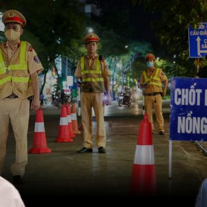 Sử dụng cảnh sát giao thông thường phục – Việt Nam đang gia tăng kiểm soát xã hội