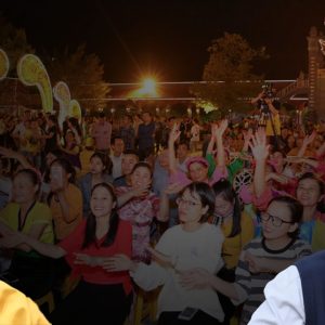 Nguyễn Trần Trung Quân, ca sĩ hát cho chùa Ba Vàng bị “méo miệng”!