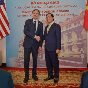 Ngoại trưởng Bùi Thanh Sơn trấn an quốc tế và khẳng định quyết tâm hợp tác chặt chẽ với Mỹ