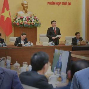 Huệ Vương mất chức: Dư luận Việt Nam và quốc tế nói gì?