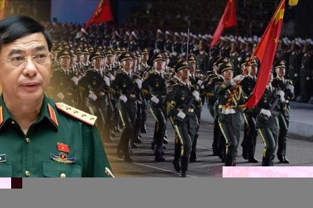 Ai ra lệnh cho Công An “ép buộc” dân chúng phải đứng dậy vỗ tay chào mừng QĐ Trung Quốc diễu binh?
