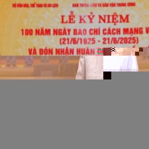 Khi đối đầu với các “ông chủ”, Tổng bí thư tuyên bố không bao giờ từ bỏ vũ khí!