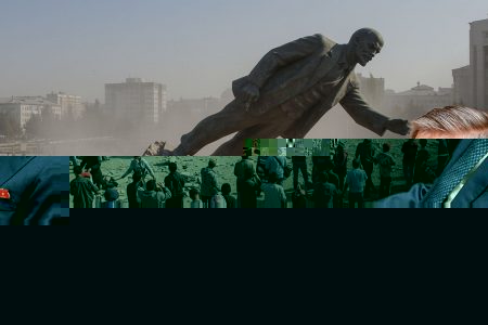 Tượng đài Lenin lớn nhất đổ nhào, điềm báo cho sự kết thúc cho một di sản man rợ?