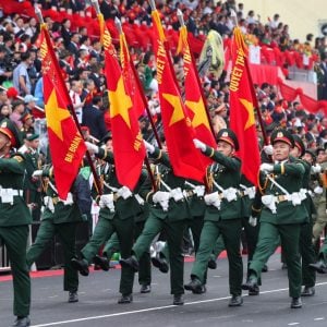HỌ ĐÂM TÀU, TA BẮN PHÁO HOA CHÀO MỪNG