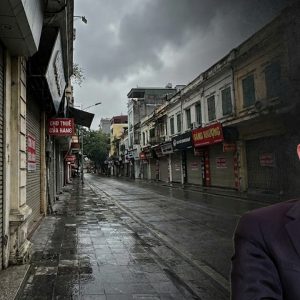 Cửa hàng ở Hà Nội đồng loạt đóng cửa: Tín hiệu gì cho kinh tế thời T. Lâm?