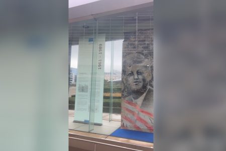 ĐẬP BỎ BỨC TƯỜNG CỘNG SẢN!