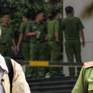 Quyền lực đảng và nỗi sợ trước ngòi bút của nhân dân