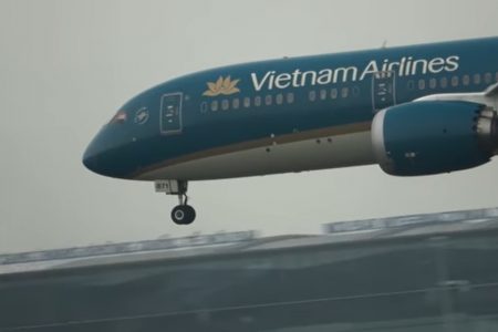KHẢ NĂNG CÓ THỂ PHI CÔNG TRƯỞNG VIỆT NAM AIRLINES SUÝT GÂY RA THẢM HỌA VÌ VỪA TĂNG TỐC VỪA ĐẠP PHANH
